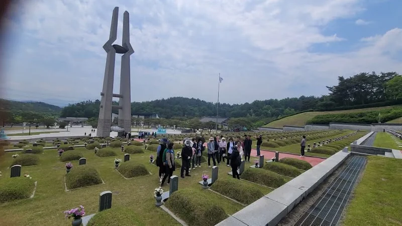 국립5.18민주묘지 참배광장 광주 북구 애견여행지